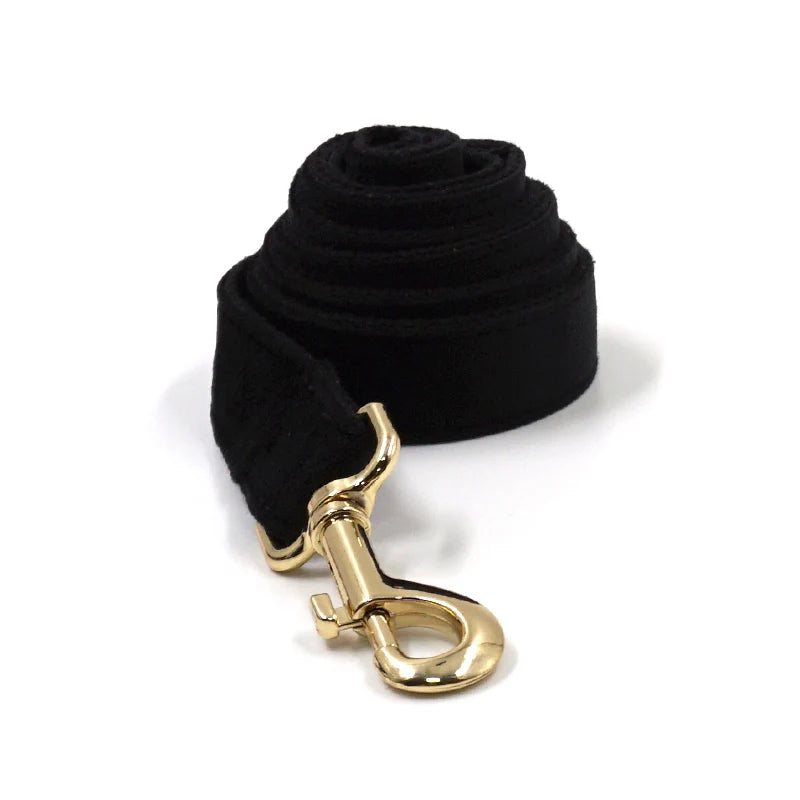 Set Luxe en Velours Noir – Harnais, Collier & Laisse avec boucle Dorée.
