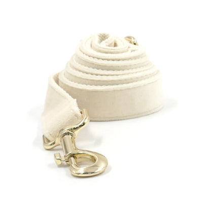 Set Luxe en Velours Crème – Harnais, Collier & Laisse avec boucle Dorée.
