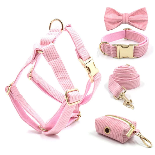 Set Luxe en Velours Rose – Harnais, Collier & Laisse avec boucle Dorée.