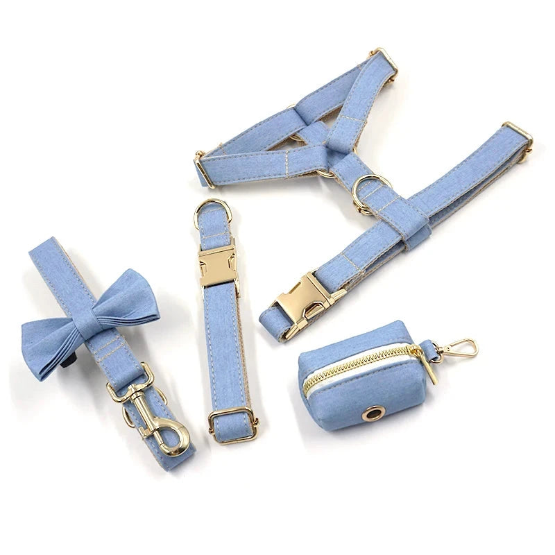 Set en Velours Bleu Jean – Harnais, Collier & Laisse avec boucle Dorée | SANEO Pets SANEO Pets