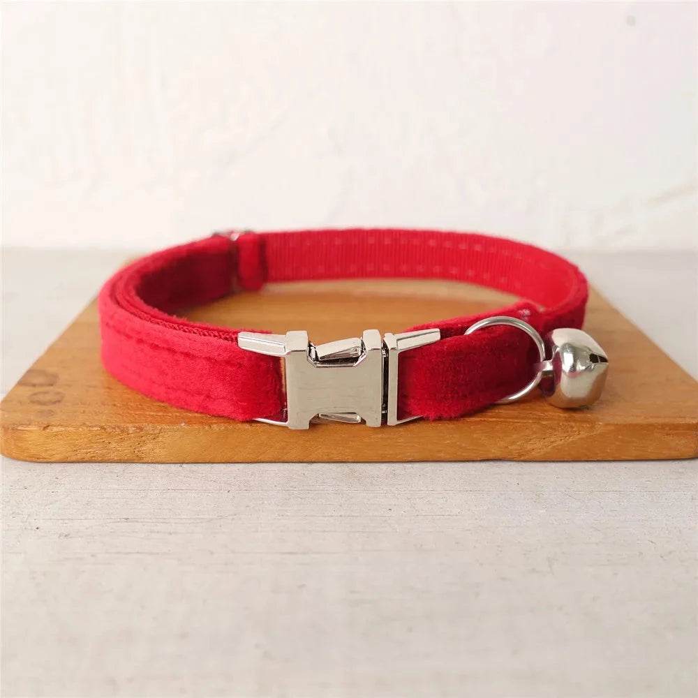 Collier en Velours Rouge pour Chat – Élégance, Confort | SANEO Pets SANEO Pets