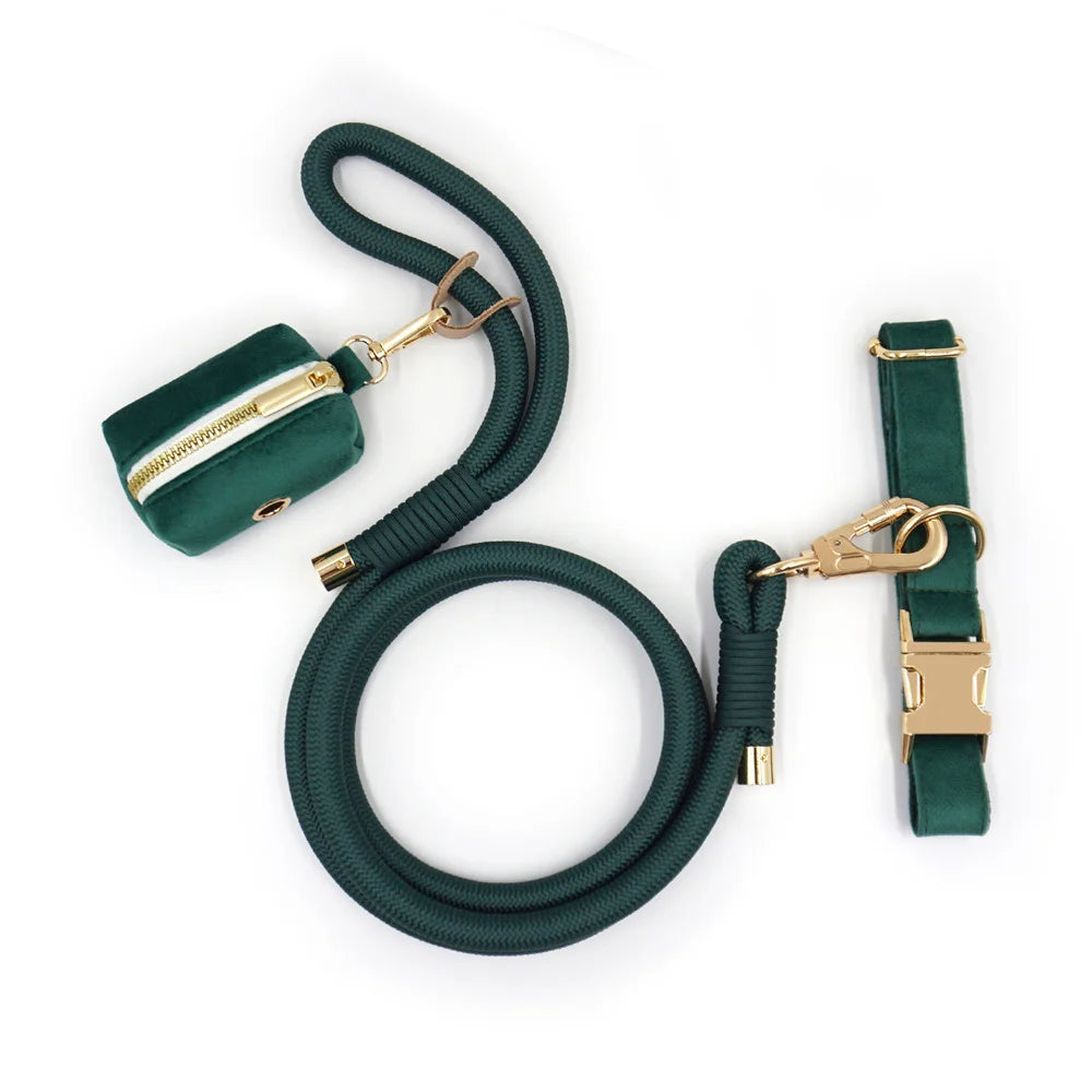 Set 3 Pièces Luxe en Velours Vert Emeraude – Collier, Laisse & Poop Bag