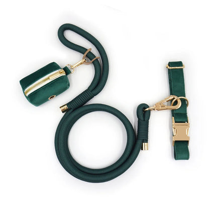 Set 3 Pièces Luxe en Velours Vert Emeraude – Collier, Laisse & Poop Bag