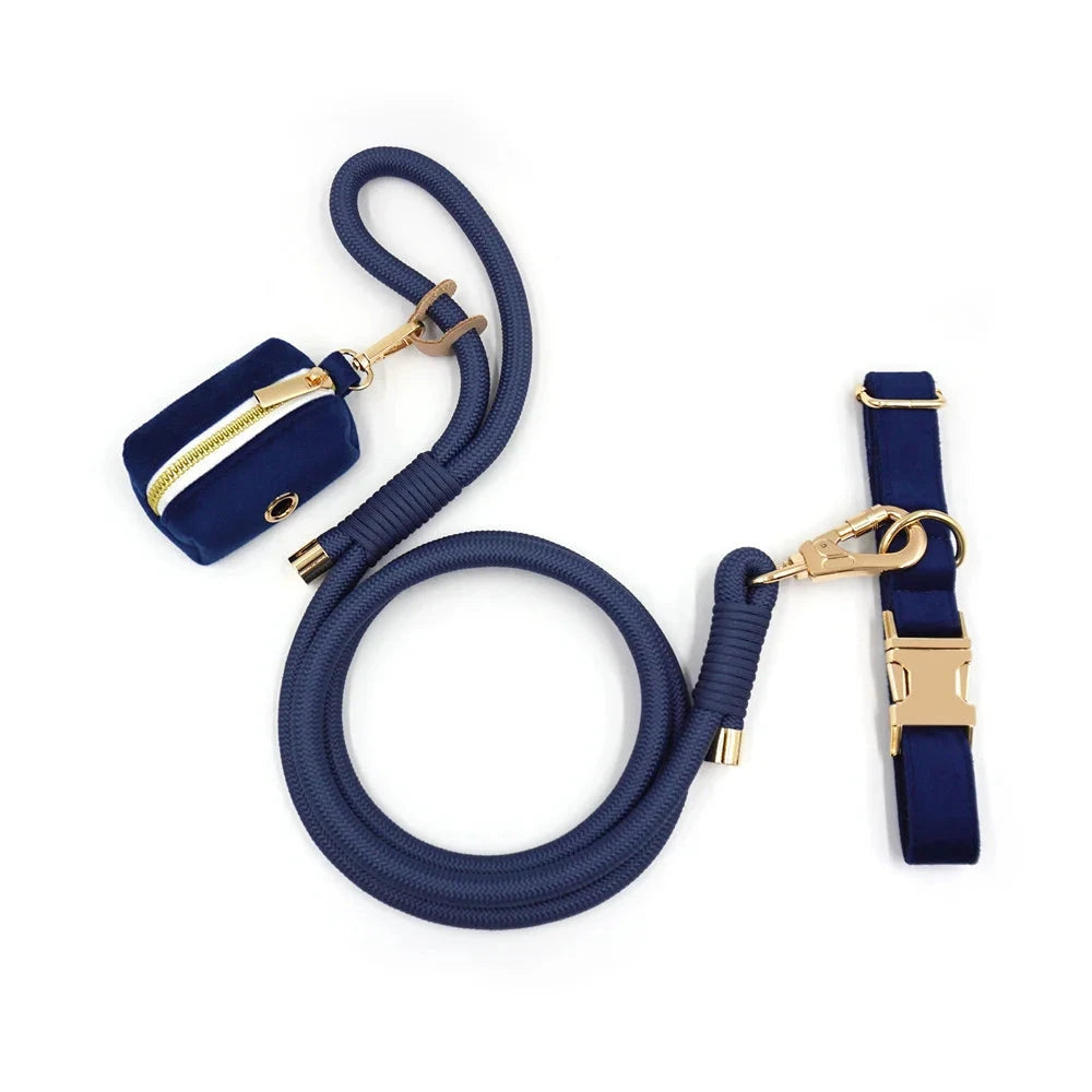 Set en Velours Bleu Marine – Collier & Laisse avec boucle Dorée | SANEO Pets SANEO Pets