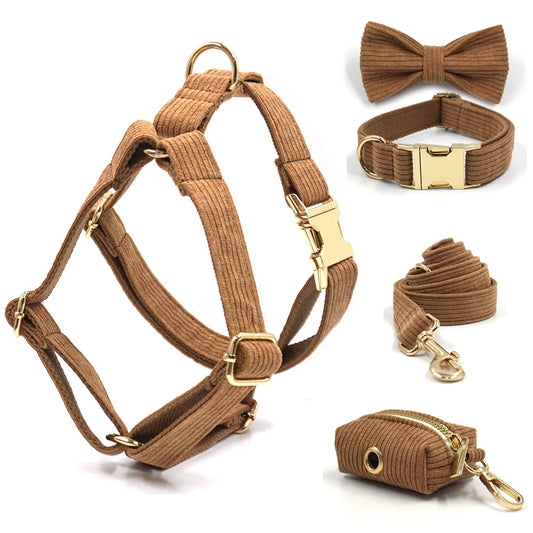 Set Luxe en Velours Marron – Harnais, Collier & Laisse avec boucle Dorée.
