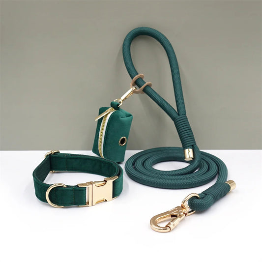 Set 3 Pièces Luxe en Velours Vert Emeraude – Collier, Laisse & Poop Bag