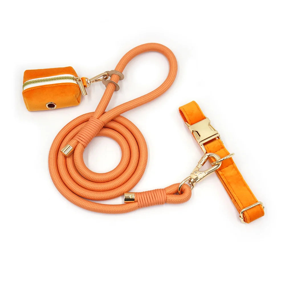 Set 3 Pièces Luxe en Velours Orange – Collier, Laisse & Poop Bag