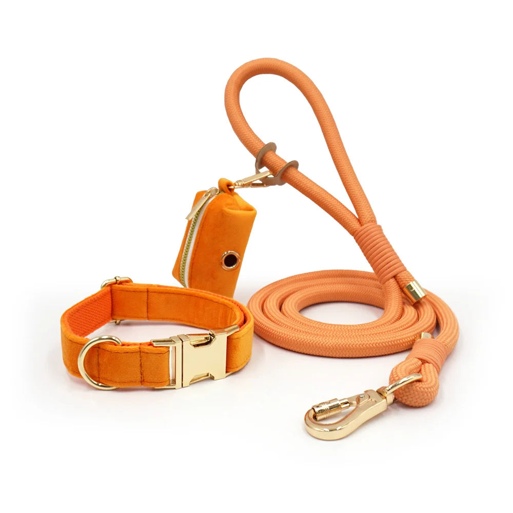 Set 3 Pièces Luxe en Velours Orange – Collier, Laisse & Poop Bag